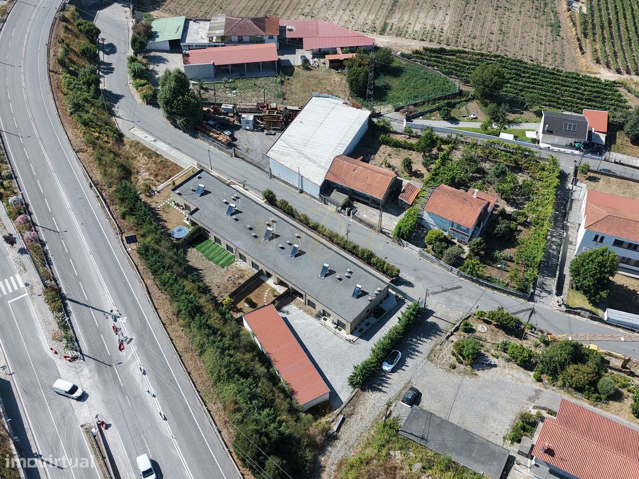 Moradia em Banda T2 - Enorme Jardim privado-22