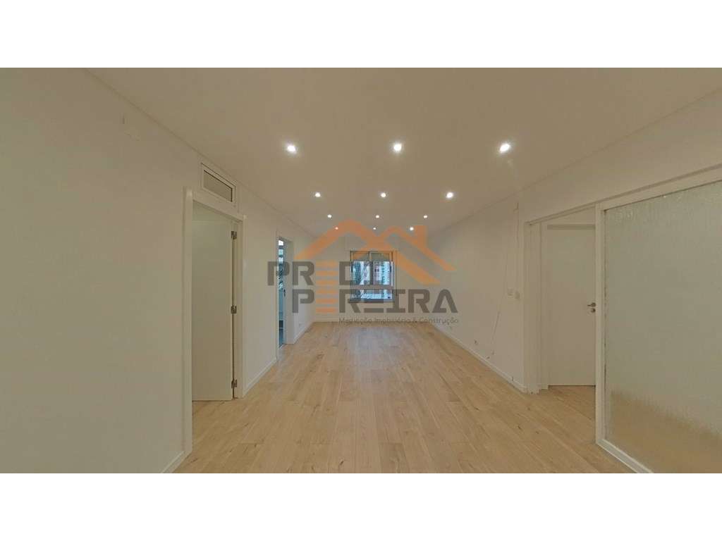 T1+1 em Santo António dos Cavaleiros. - Grande imagem: 2/14