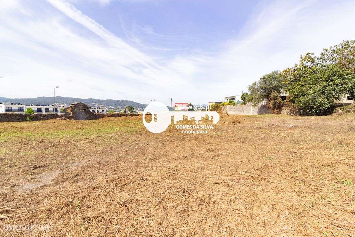 Ruínas em Esporões com terreno de 6.611m2 em área de construção-18