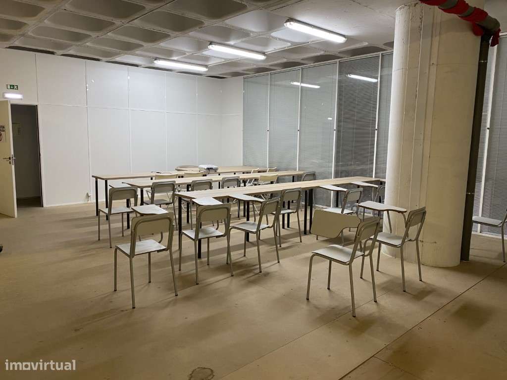 Armazém moderno com excelente localização-9