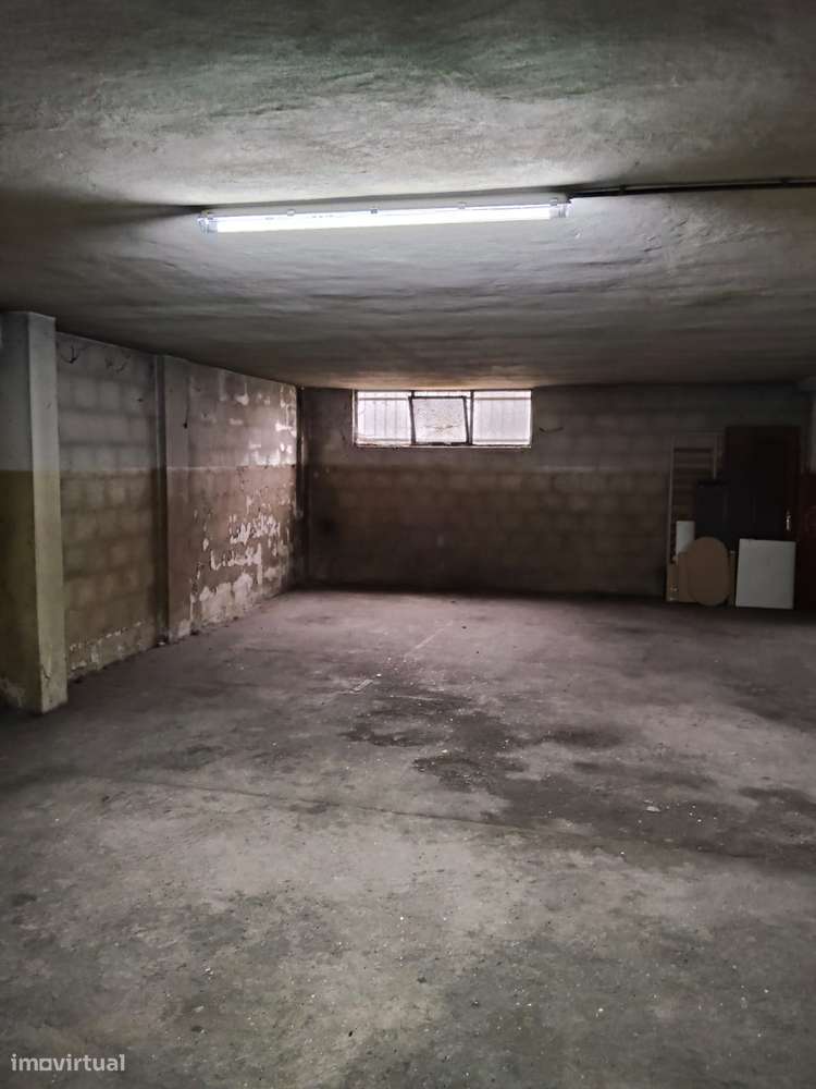 Garagem, Oliveira do Douro, Praceta de Timor - Oliveira do Douro - Grande imagem: 5/5
