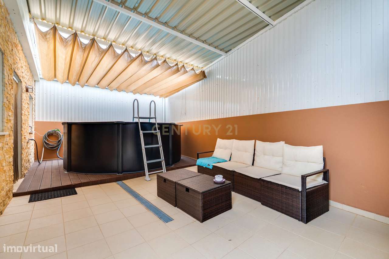 Moradia isolada moderna T3 com cave de 90 m2 em Mexilhoeira Grande, Po-23