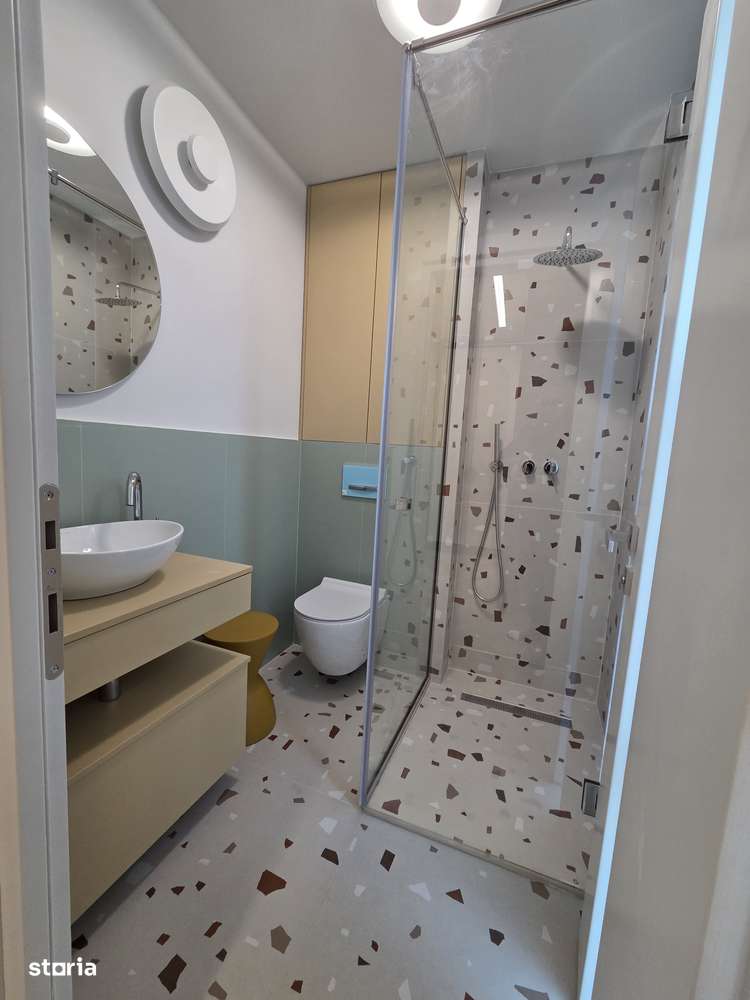 Vilă cu arhitectură futuristă și design avangardist la Cheie-10