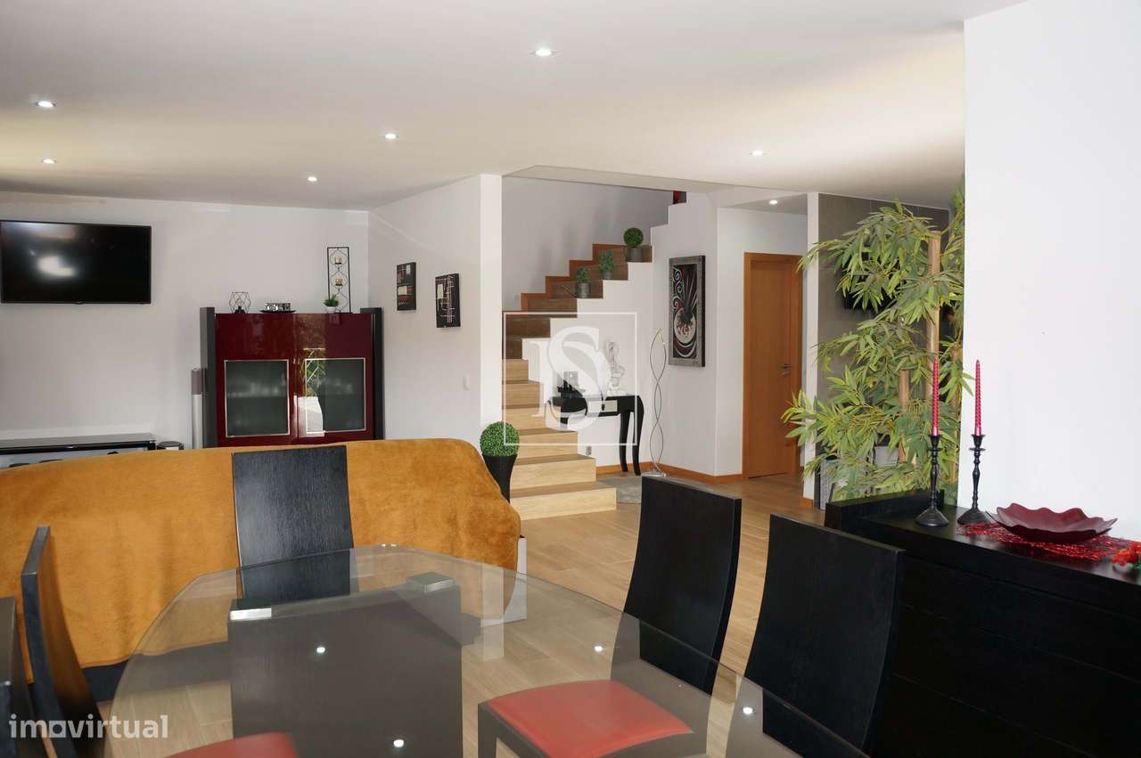 Moradia Isolada T3 em Vilar de Andorinho-45