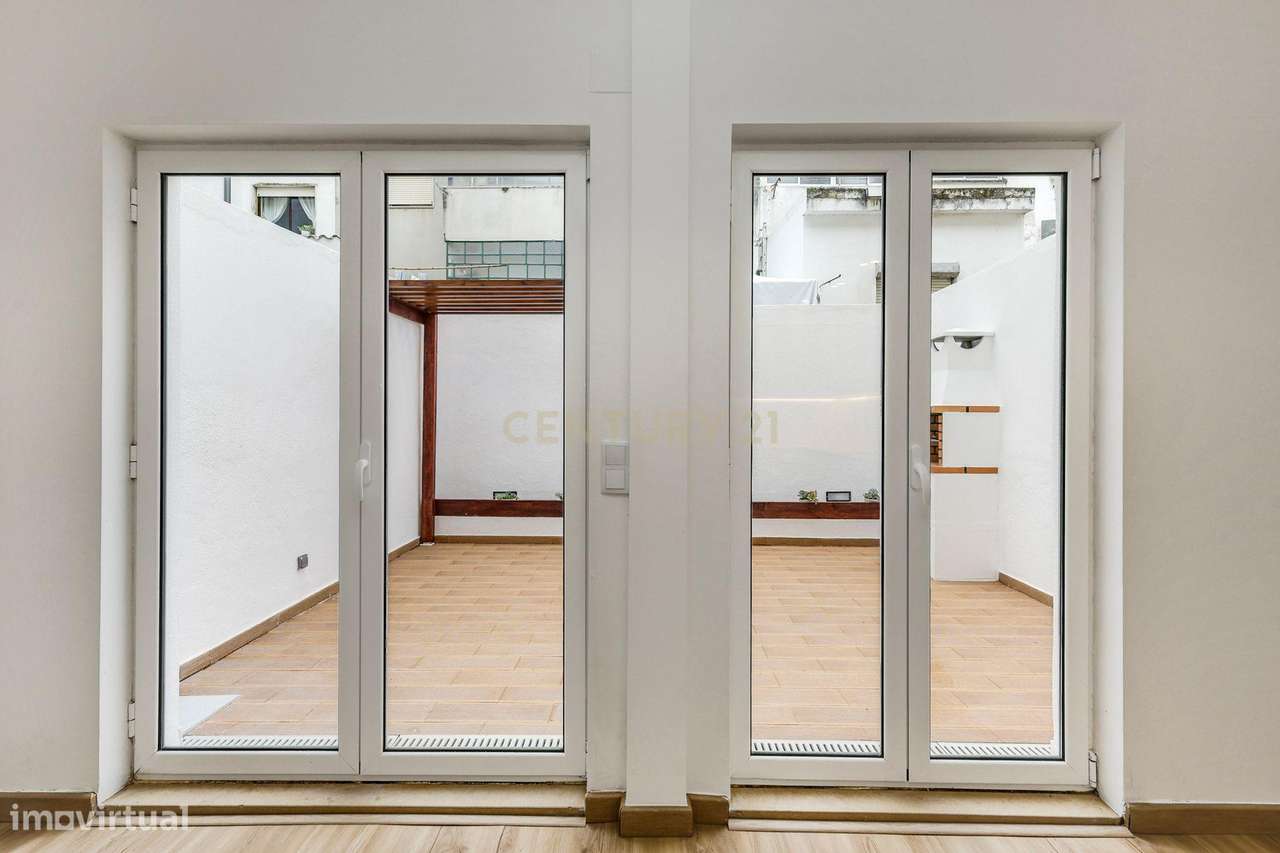 Apartamento T2 totalmente remodelado - Baixa da Banheira - Grande imagem: 4/21