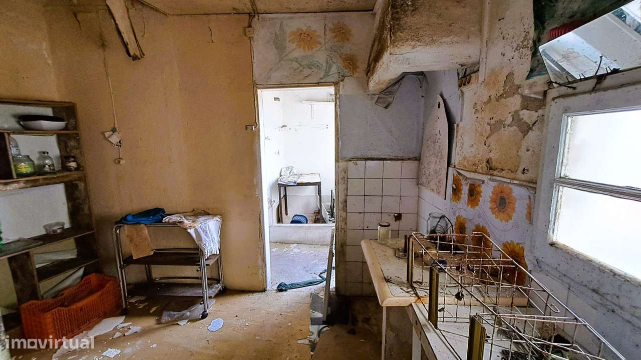 Moradia T6 para reconstrução- Santa Clara, Coimbra-19