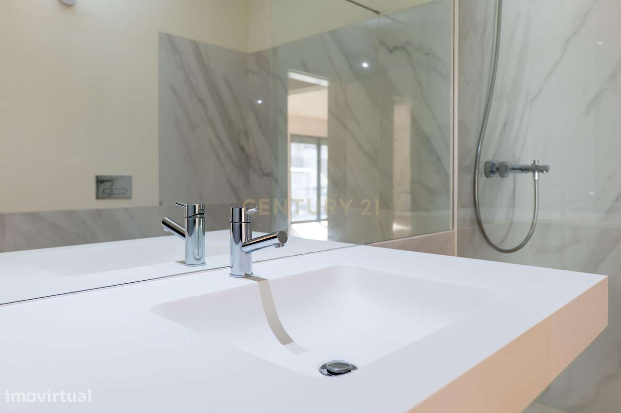 Apartamento T2 praticamente novo , nas Antas, Porto-25