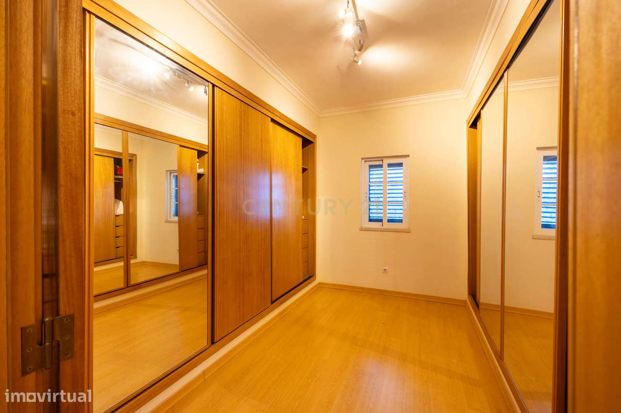 Espaço, conforto e qualidade — Moradia T4 no Vale da Rosa-12