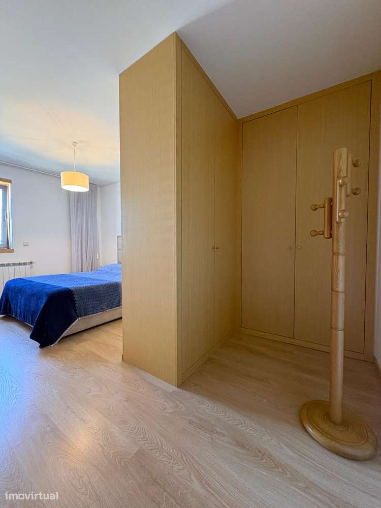Apartamento T3 (recuado) com 56m2 de terraço, no centro da Trofa-17