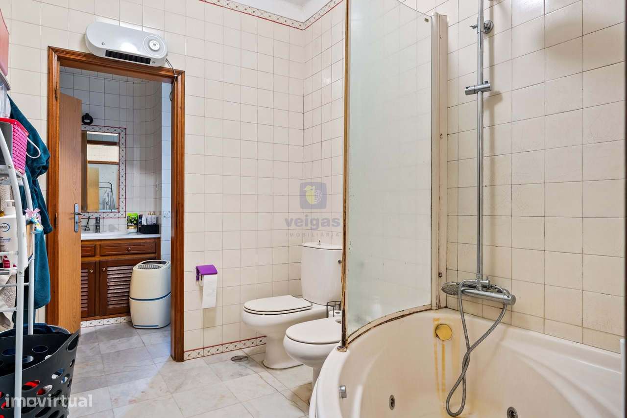 Prédio em Propriedade Total com Terraço, Garagens  no Montijo-18