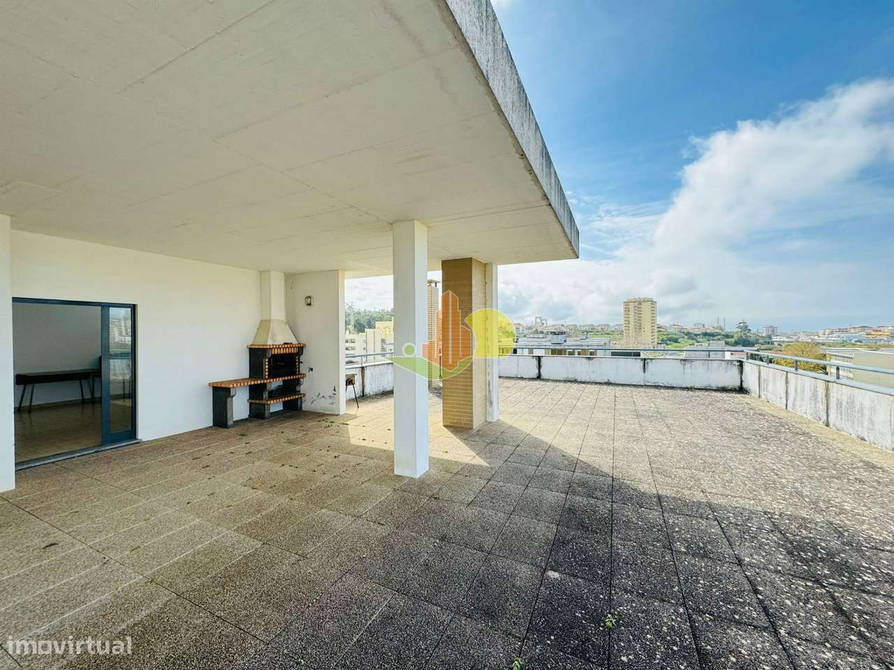 T3 com garagem e terraço-33