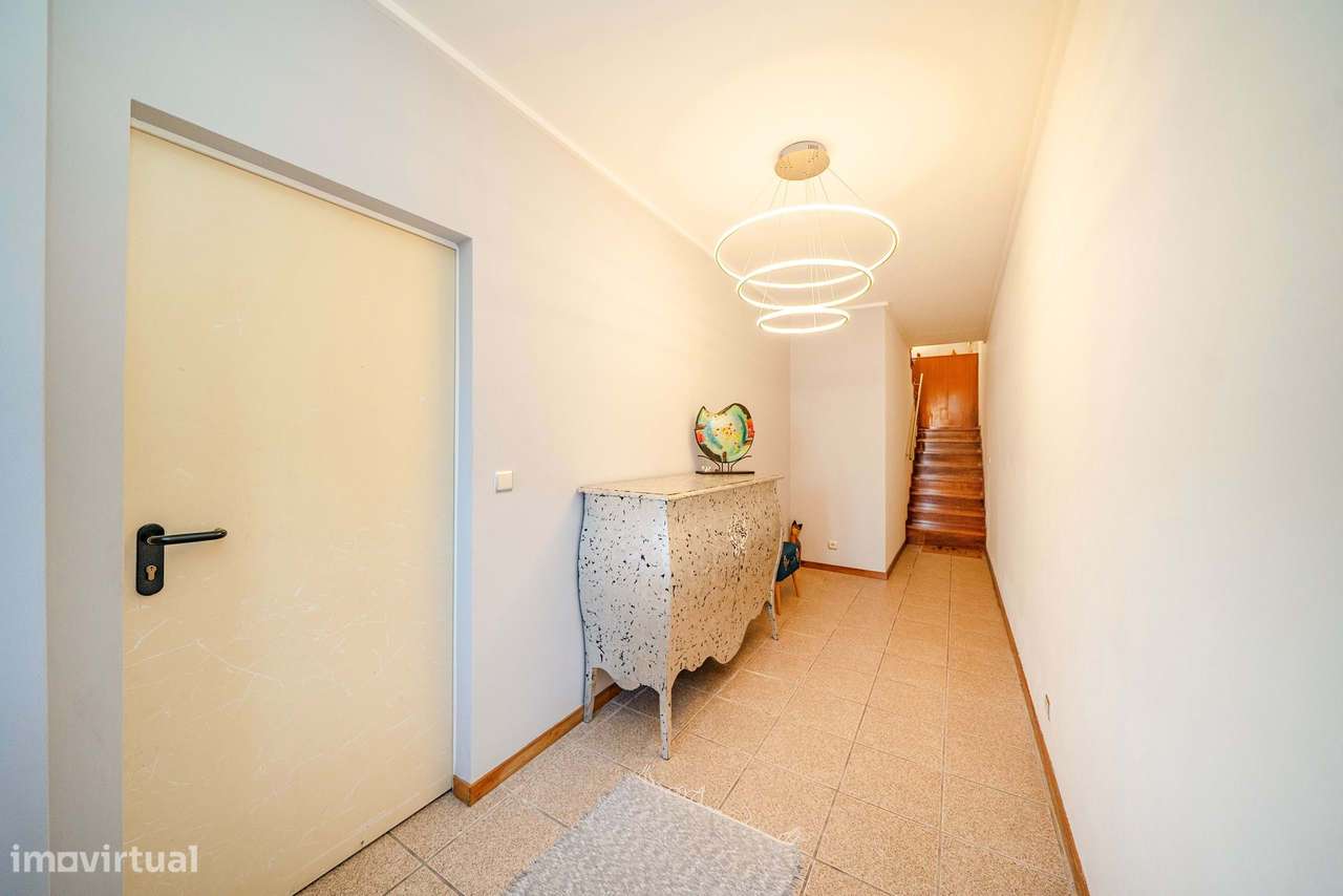 Moradia T4 de Gaveto em Palmeira, Braga-4