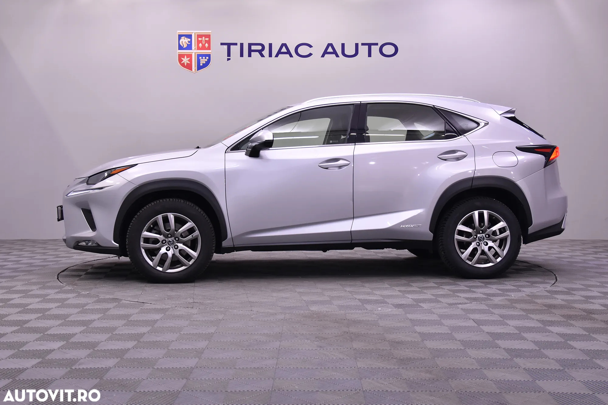 Lexus Seria NX 300h - 2