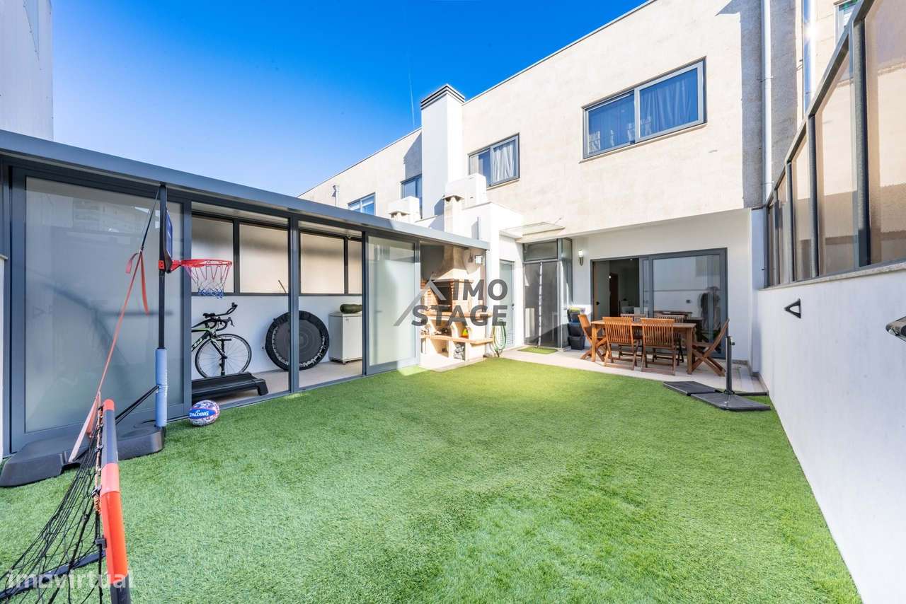 Moradia T3 de Luxo em Condomínio no Centro de Valongo-11