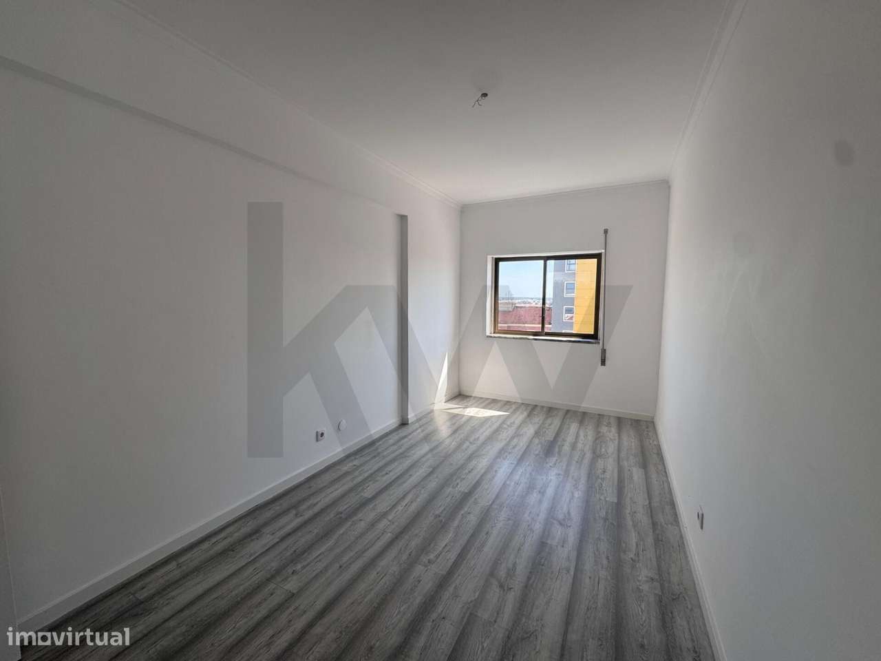 Apartamento T2+1 no centro da Cruz de Pau - Rua 25 de Abril-11