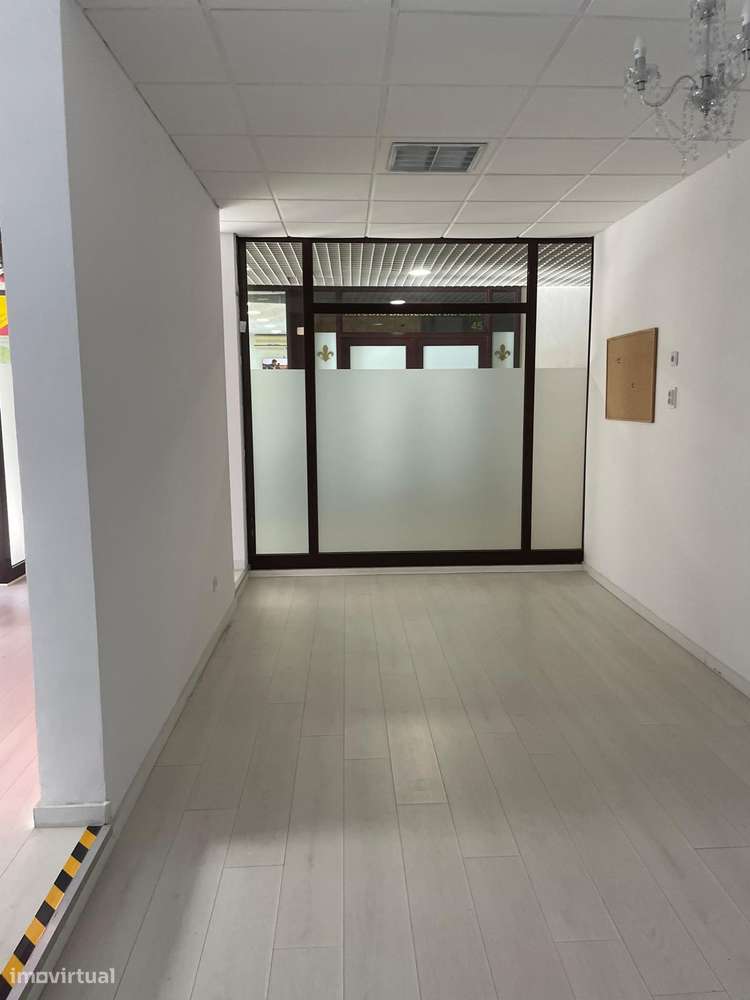 Loja no centro de Gaia - Grande imagem: 5/8