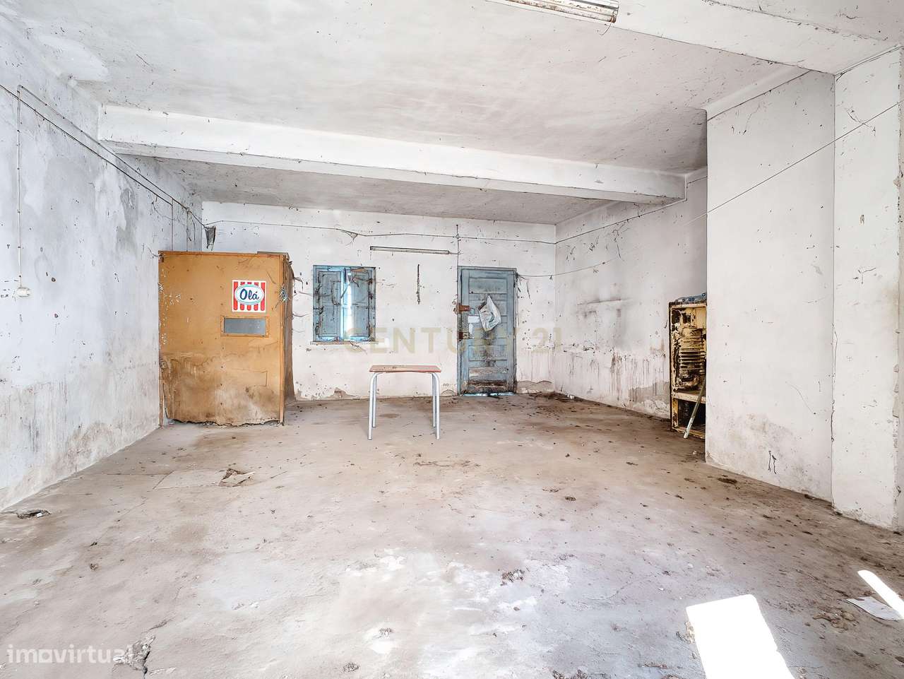 Moradia com excelente potencial no centro da Pederneira – Nazaré - Grande imagem: 4/11