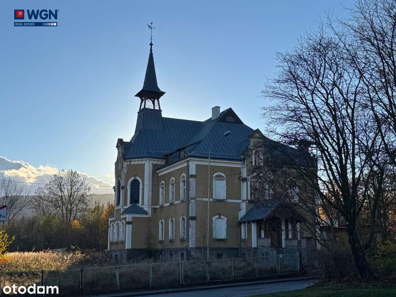 Zabytkowy pałac - dawny szpital - na sprzedaż.-15