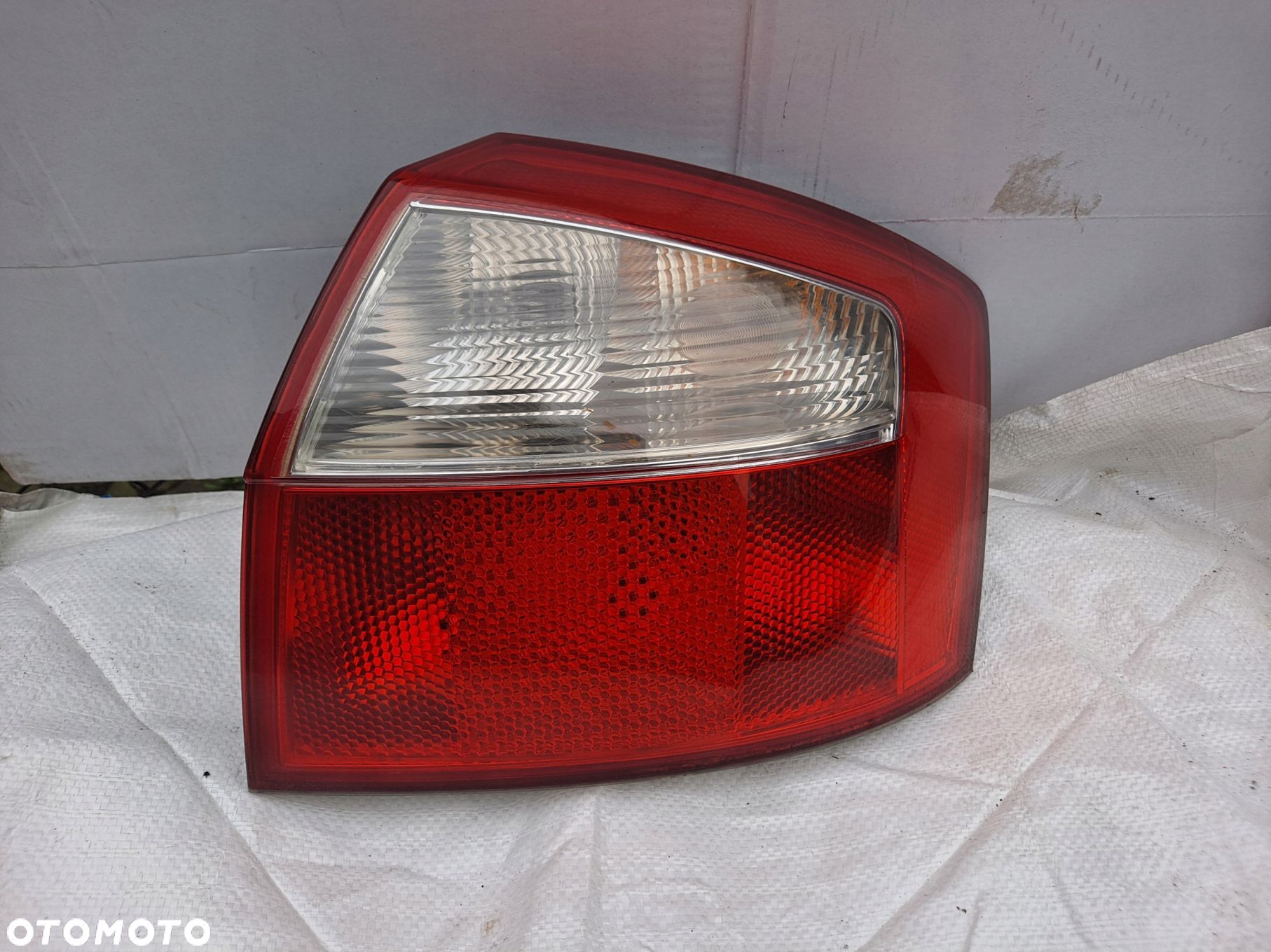 LAMPA PRAWY TYŁ AUDI A4 B6 SEDAN 8E0945096 KOMPLETNA - 1