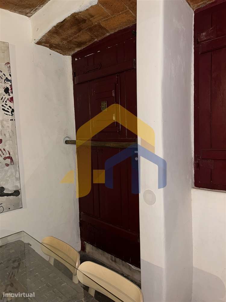 🏡 Moradia Térrea em Banda T2 no Centro de Estremoz-40