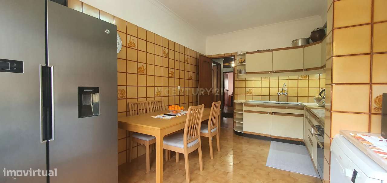 Apartamento T2+1 com parqueamento e Vista desafogada em Odivelas, Lisb-7