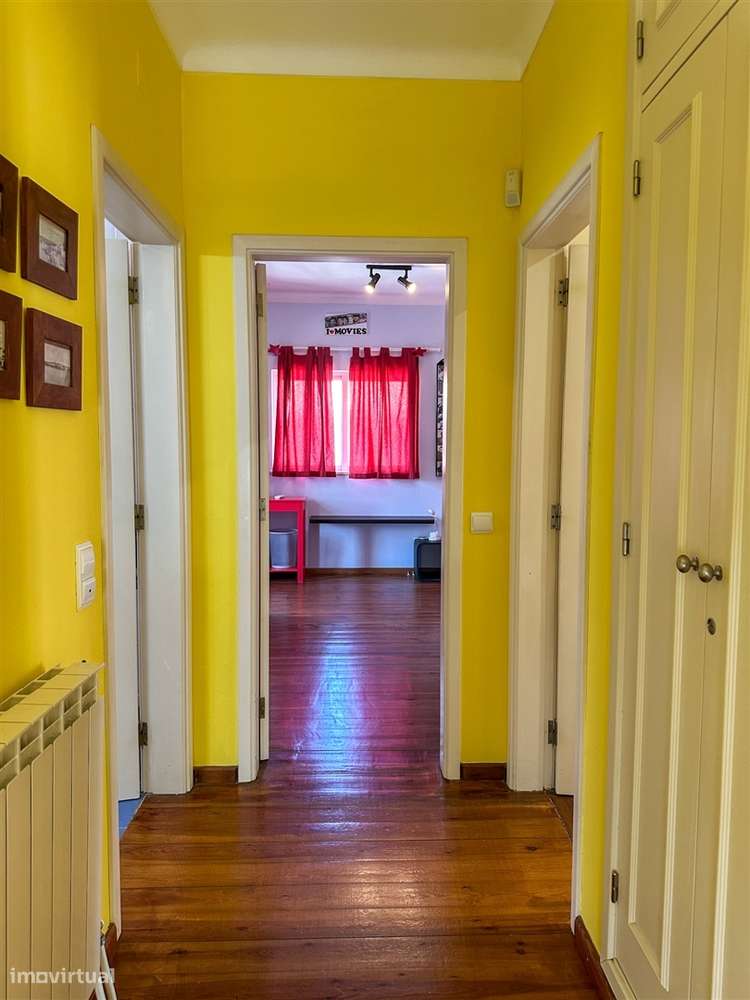 Moradia T5 com piscina e jardim a poucos metros da Praia do Alemão – A-46