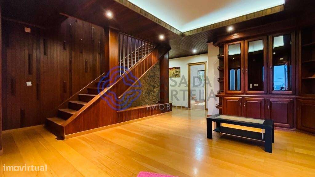 Espaço Multiusos com Habitação e Garagem para 8 Viaturas - Grande imagem: 2/36