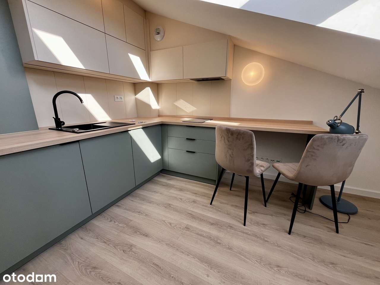 Kawalerka w odrestaurowanej kamienicy z windą – Centrum Poznania-9