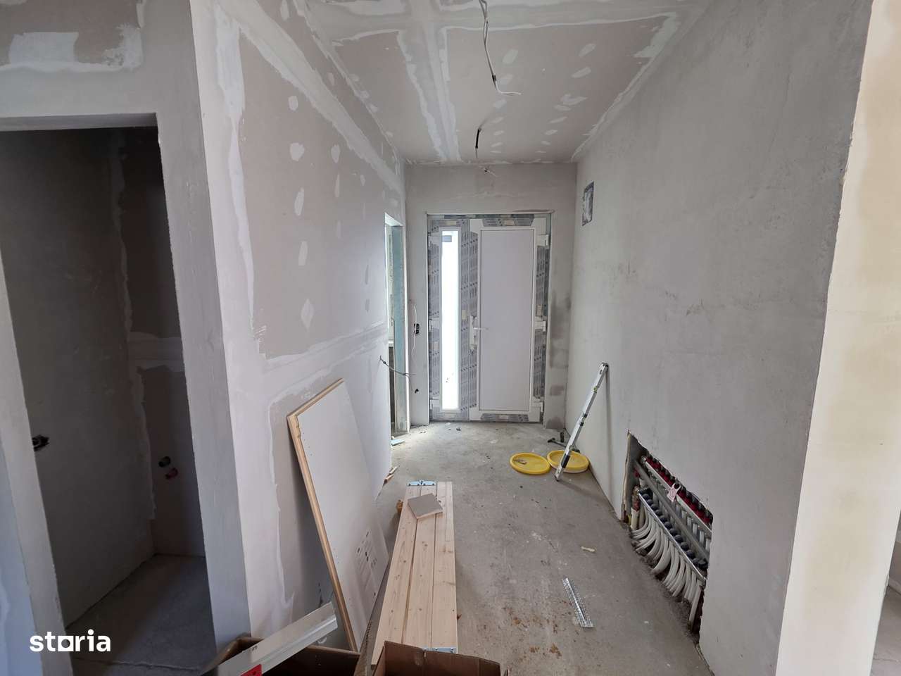 2 case tip parter, 4 camere, 2 bai, 5 arii teren, la cheie + gard-14