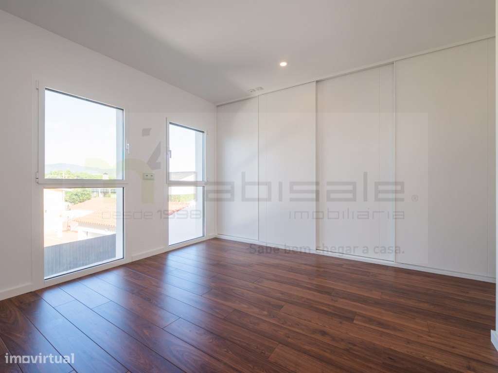 Moradia T3, situada em Areia Cascais, a curta distância da praia do...-28