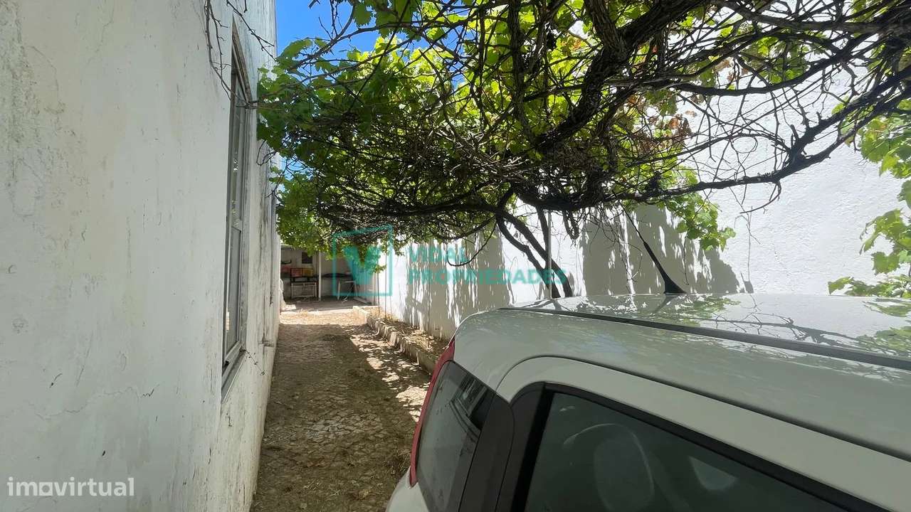 T2 em banda com garagem, jardim e terraço em Faro-20