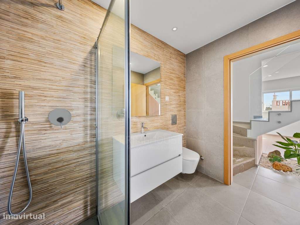 Moradia T6 com Vista Mar Panorâmica no Coração de Lagos - Grande imagem: 5/60