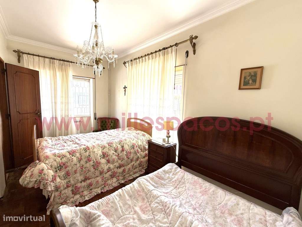 Moradia V6 com Garagem Centro da Cidade-18