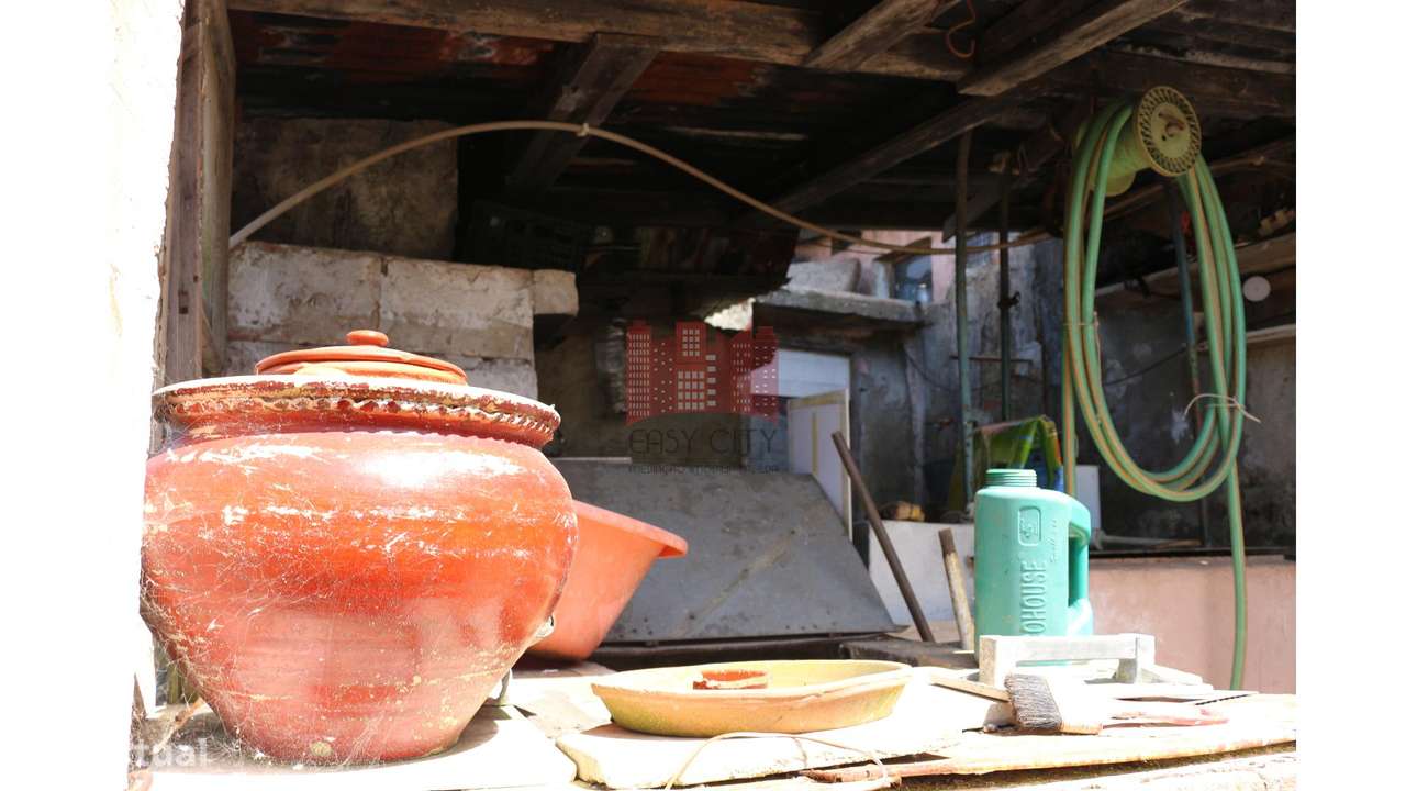 Moradia T2+T2 | Terreno 326 M2-24