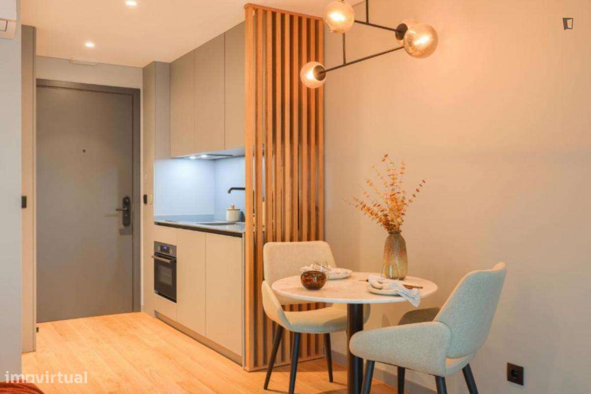 Estúdio - localizado em Ramalde Porto - Grande imagem: 4/10