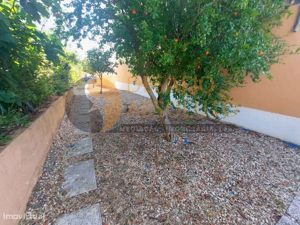 Moradia em Banda T4 c/ Piscina e Garagem. Quinta da Serralheira - S...-41