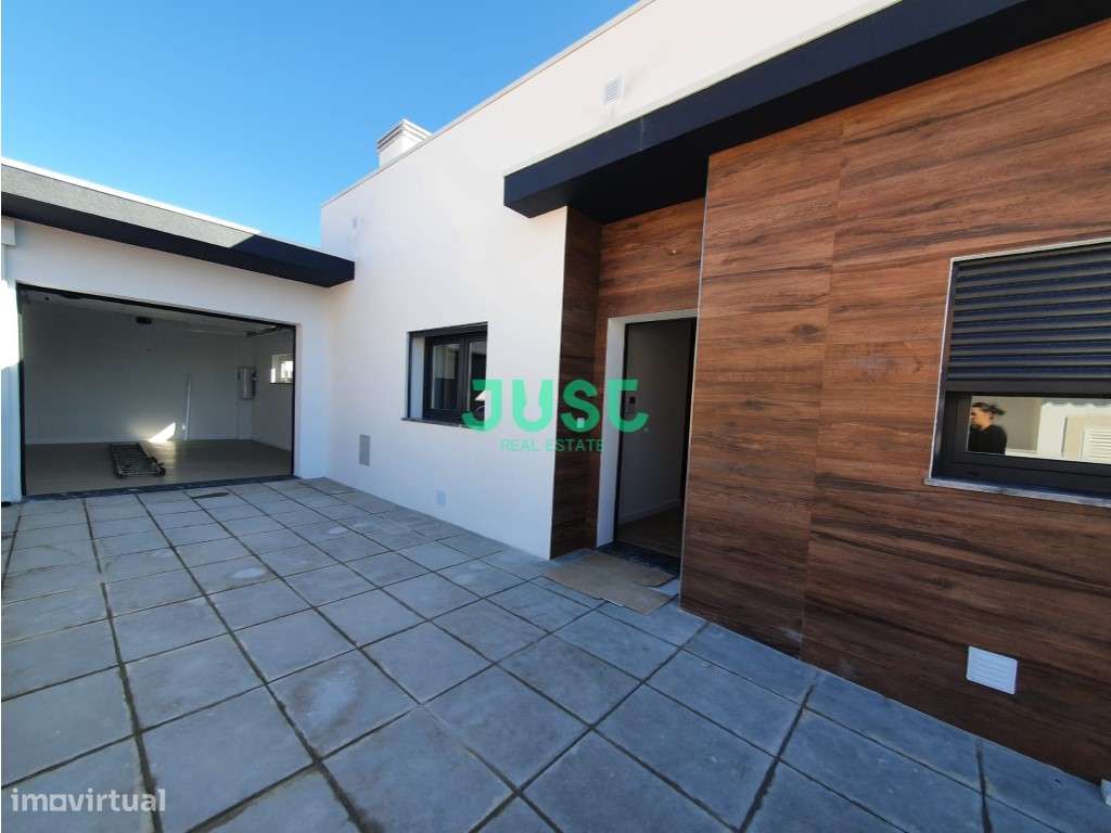 Moradia isolada, térrea, T3 com garagem e lavandaria em Fernão Ferr... - Grande imagem: 4/14