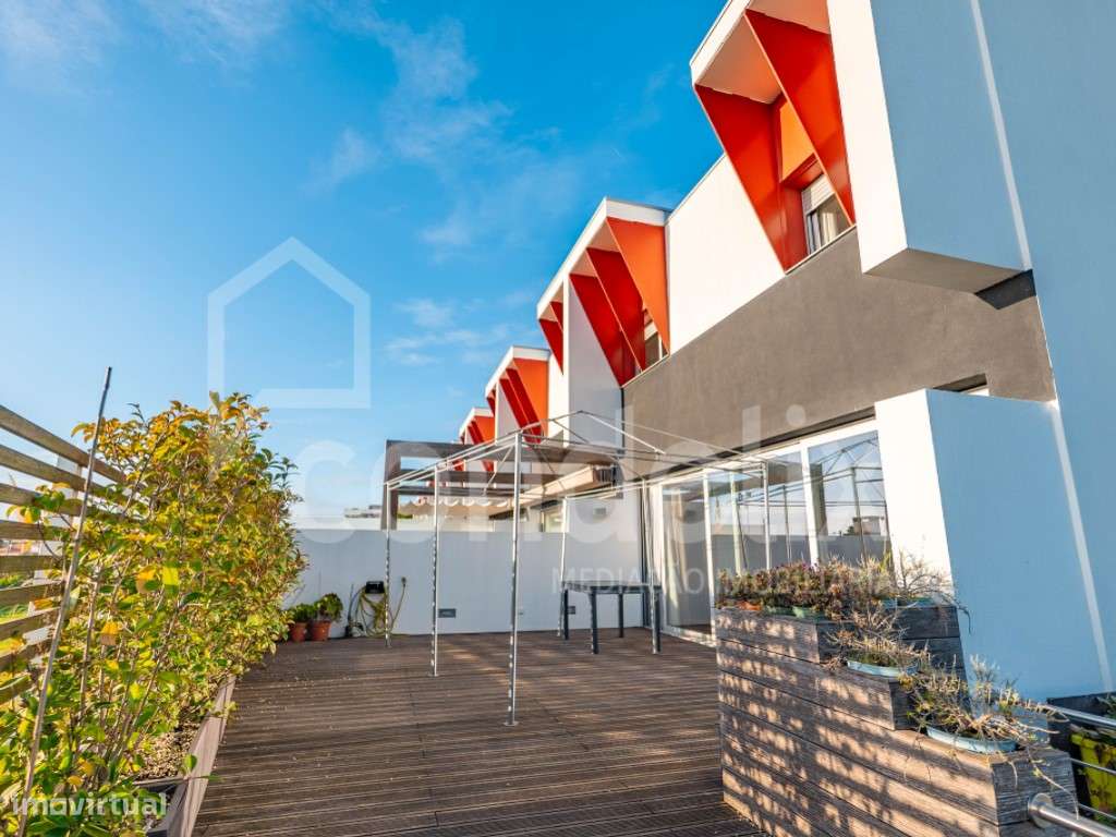 Moradia T3 com terraço, piscina e decoração de autor, Madalena-58