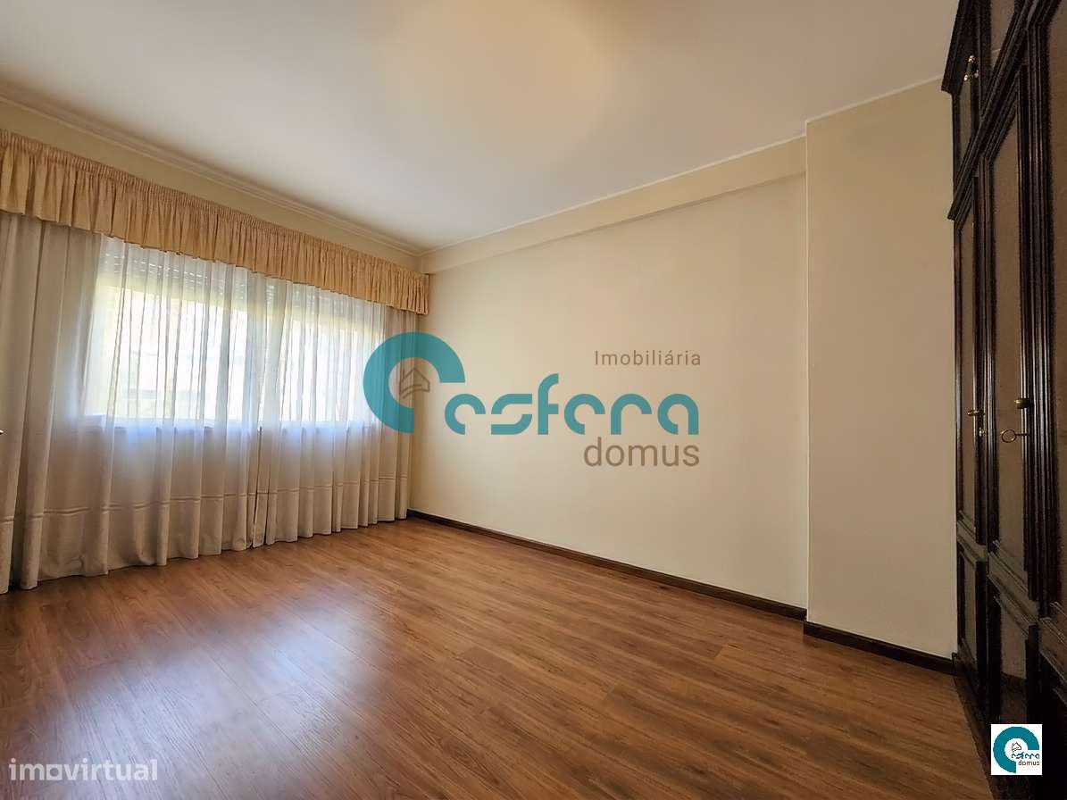 Apartamento T2+1 com Varandas e Garagem em Santa Marinha, Gaia, Porto-6