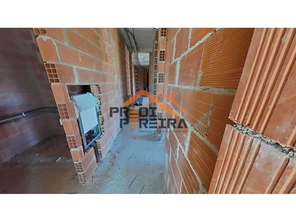 *NOVA CONSTRUÇÃO*
T3 situado em condomínio fechado, com varanda de...-14