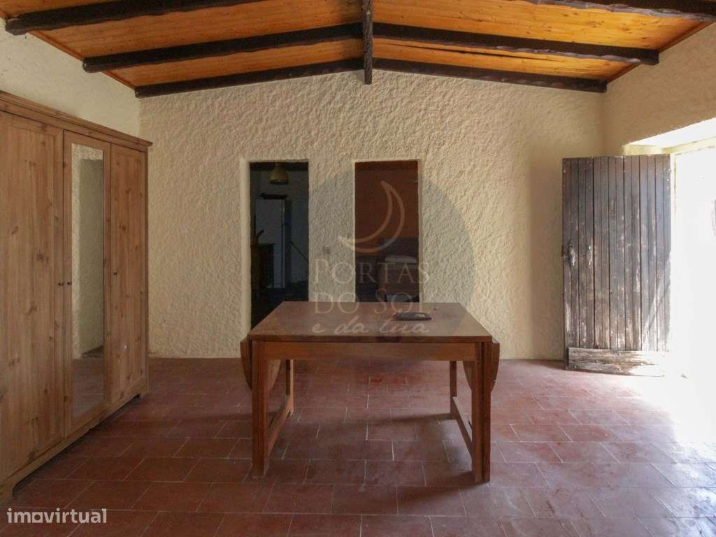 Moradia V2 Terreno Poço-9