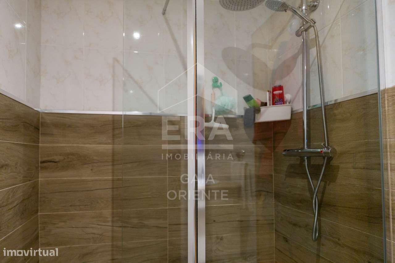 T2 com garagem e varanda junto à N1 – Seixezelo-28