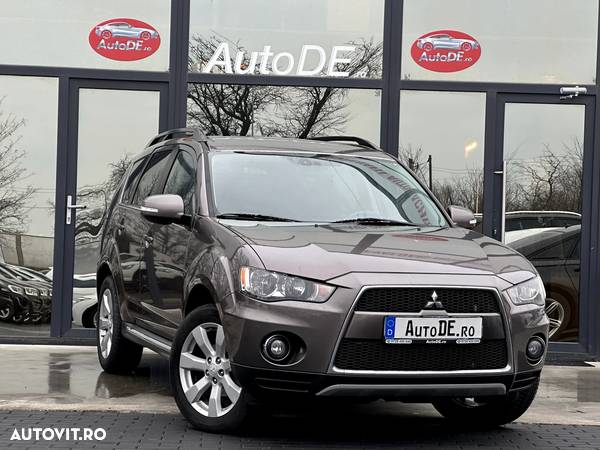 Mitsubishi Outlander - 2