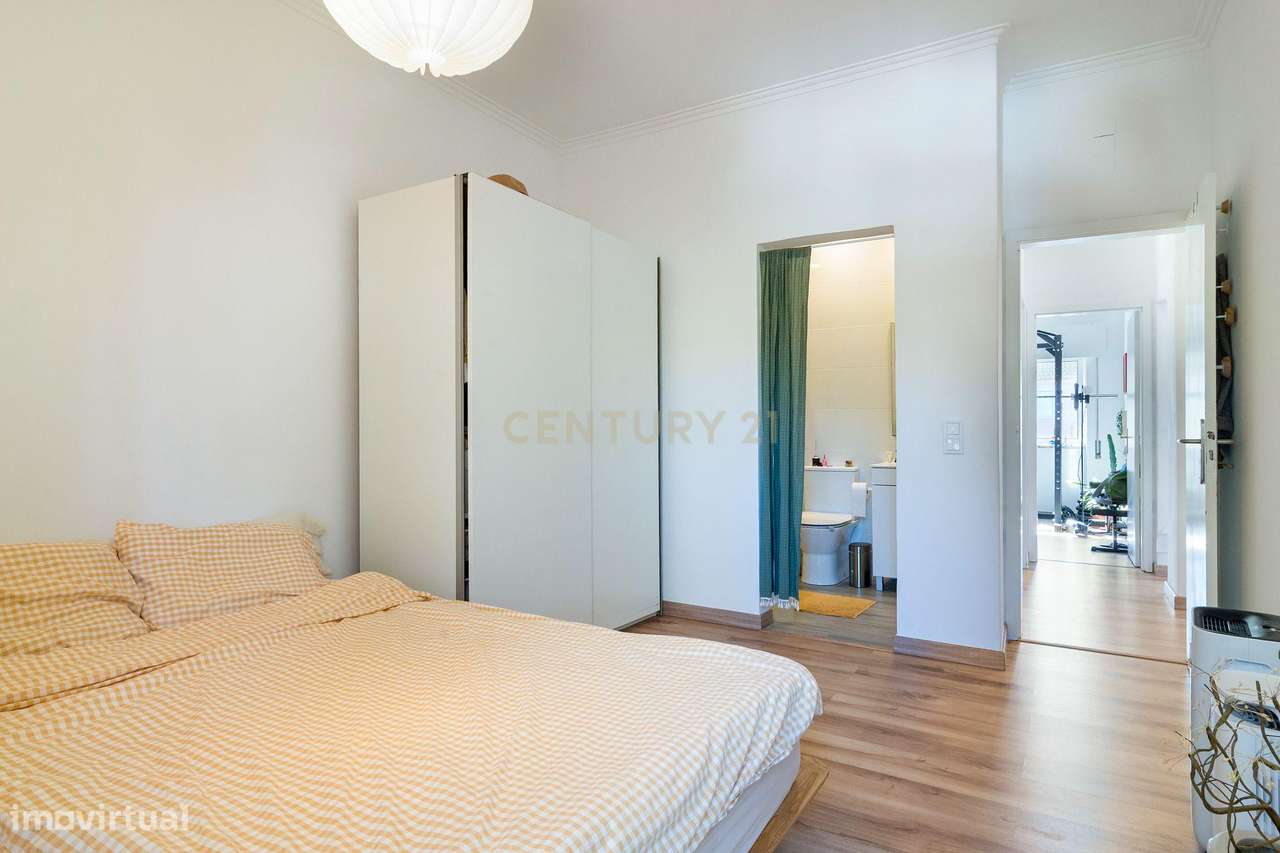 T4 Duplex Mobilado e Totalmente Remodelado | Centro do Linhó | Vista S-10