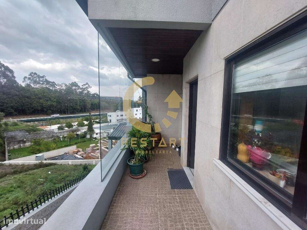 Moradia T4 geminada de 3 frentes em Baguim do Monte, Gondomar-10