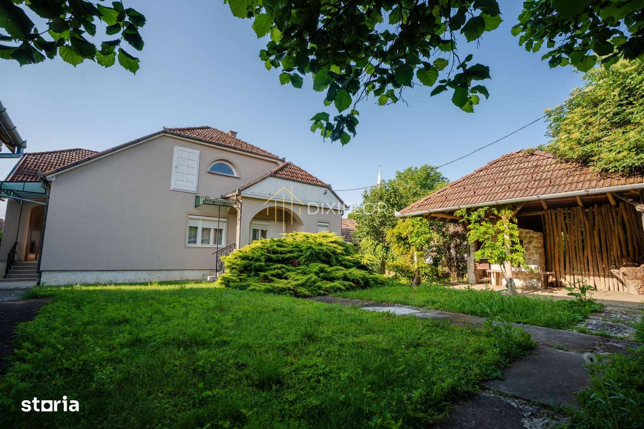 Casă spațioasă cu grădină mare | Sat Stejeriș | 225.000 € - Imagine principală: 4/20