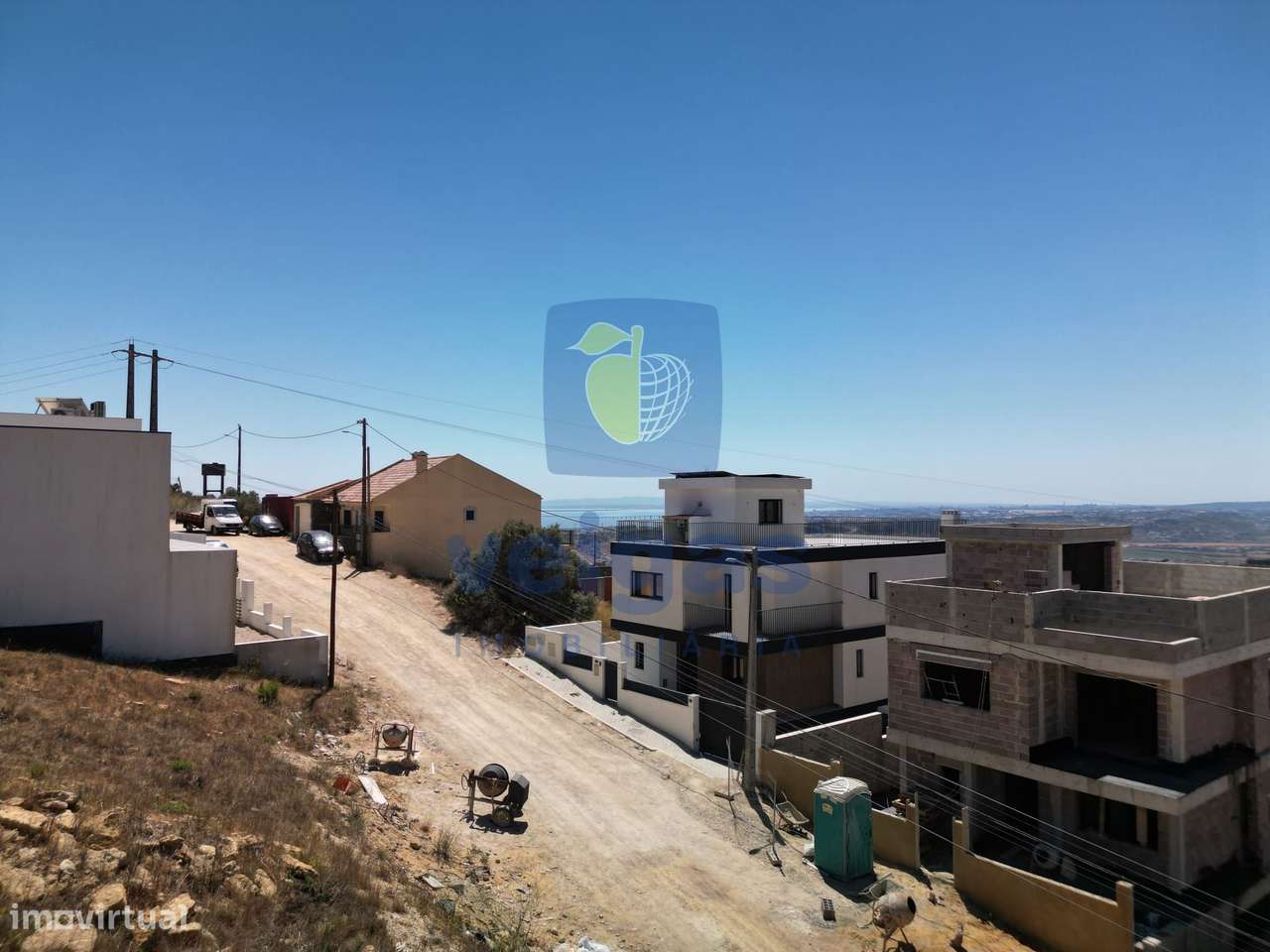 Terreno Urbano em Vialonga com Vista e Acessibilidade-17