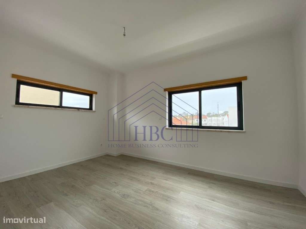 Moradia T5 Moderna e Remodelada no Feijó - Espaço, Conforto e Exclu...-40