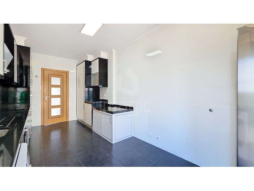 Apartamento T3 + sótão, usado, em Mafra.-8
