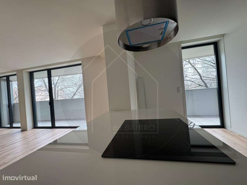Apartamento T2 Terraço, garagem e arrumo, Avª Fernão Magalhães, Porto - Grande imagem: 5/21